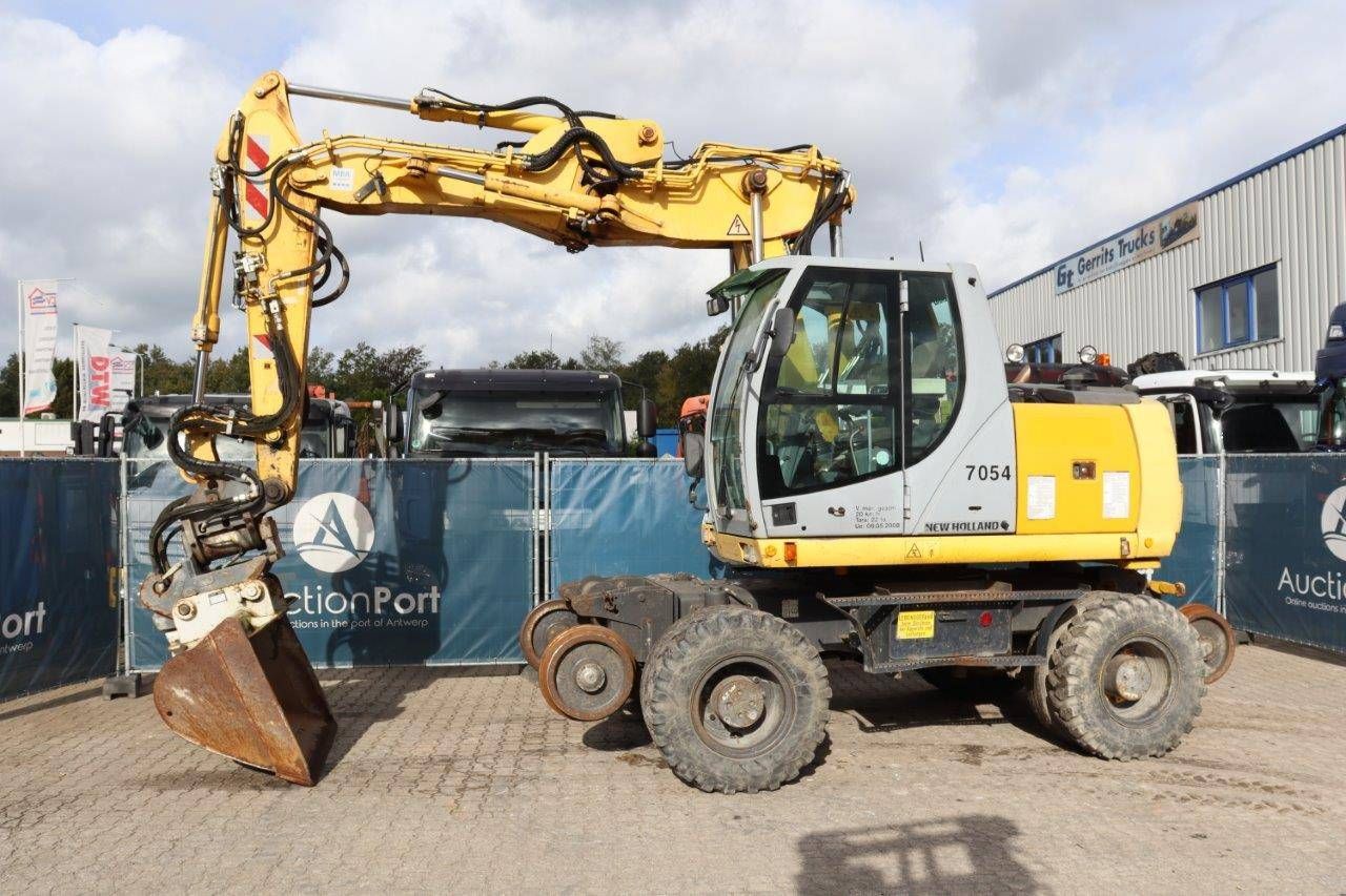 Wheel excavator New Holland MH Plus Diesel 2008