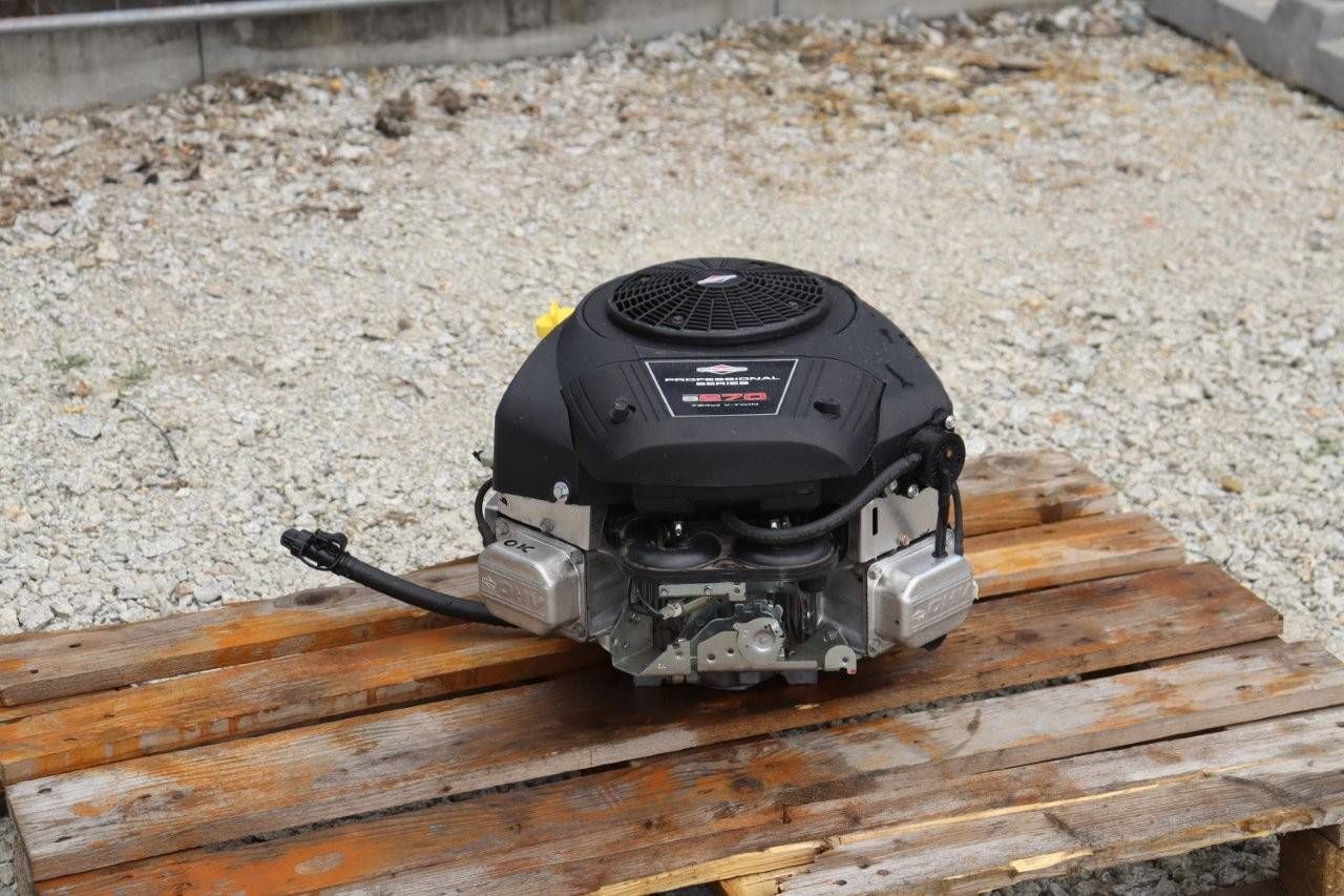 Briggs and Stratton 8270 Petrol Engine