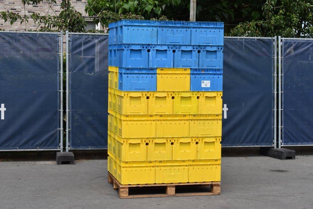 70 plastic containers (Margin)