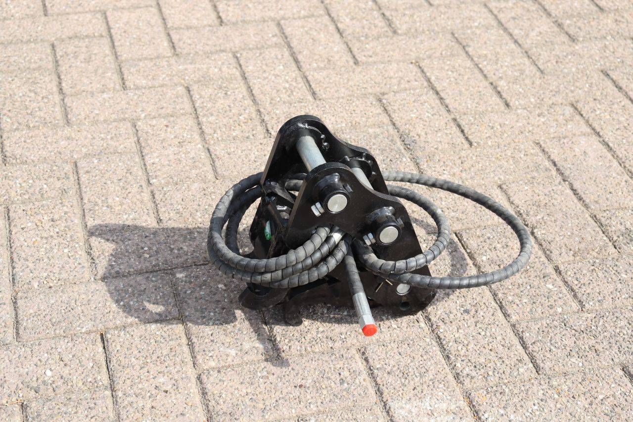 Quick coupler (attachment)