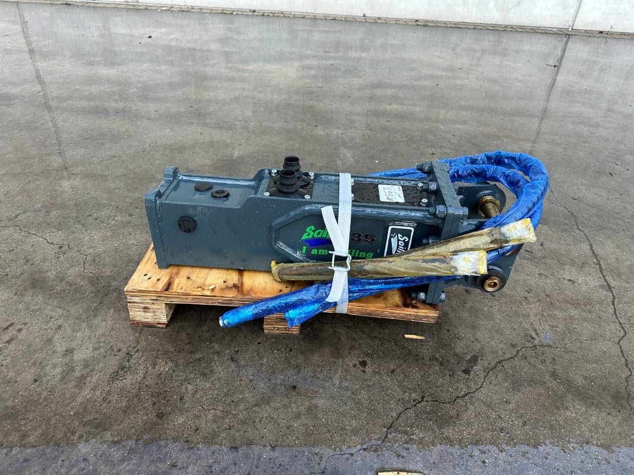 Hydraulic Hammer Sailing 35