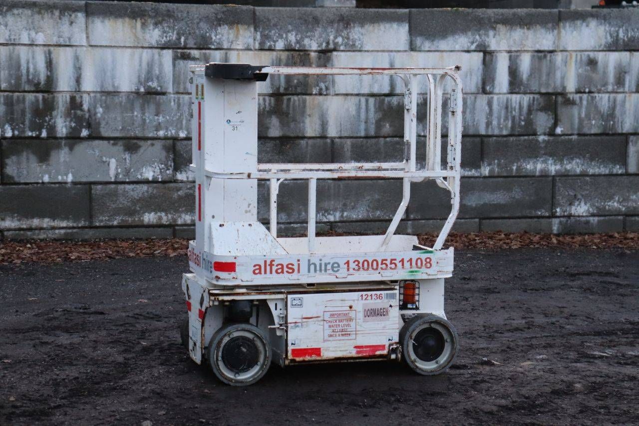 JLG 1230ES Electric Mast Lift 5.66m 2014