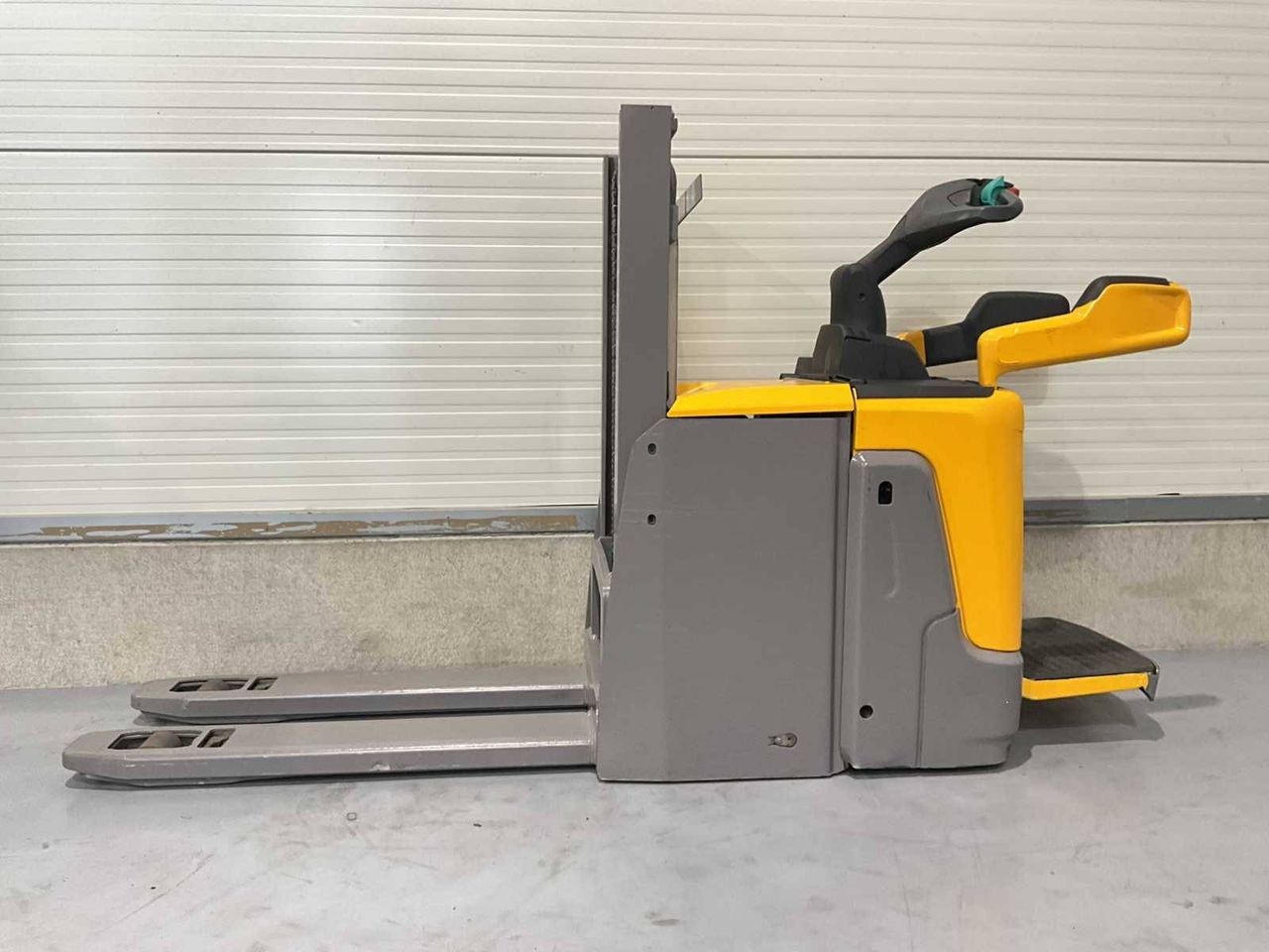 Stacker Jungheinrich ERD 220 Electric 2000kg 2.01m 2018 