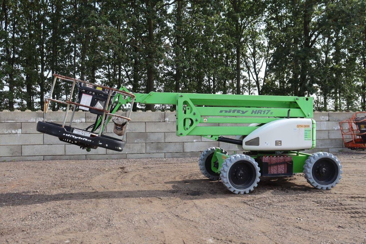 Piattaforma aerea articolata elettrica Niftylift HR17 Hybrid MKII da 225 kg, anno 2017