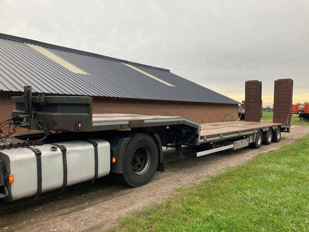 Semi-low loader Nooteboom 2009