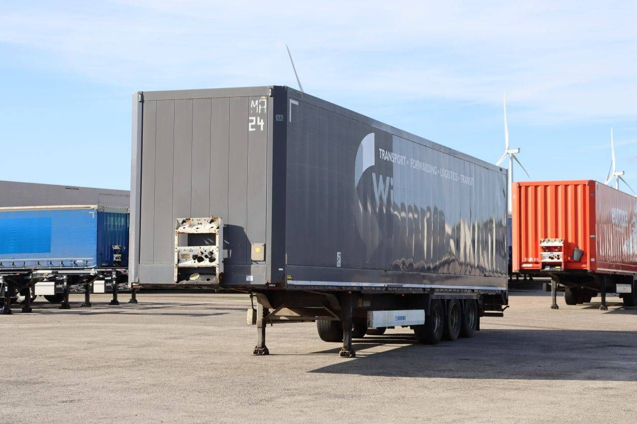 Semi-remorque fermée Krone SD 39000kg