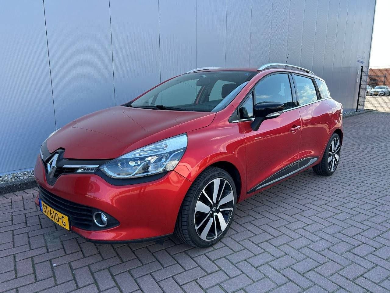Renault CLIO Petrol 2015 (Margin)
