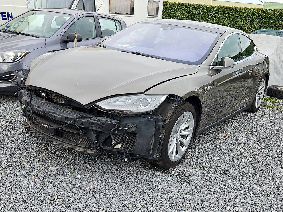 Tesla Model S 85 (project state)