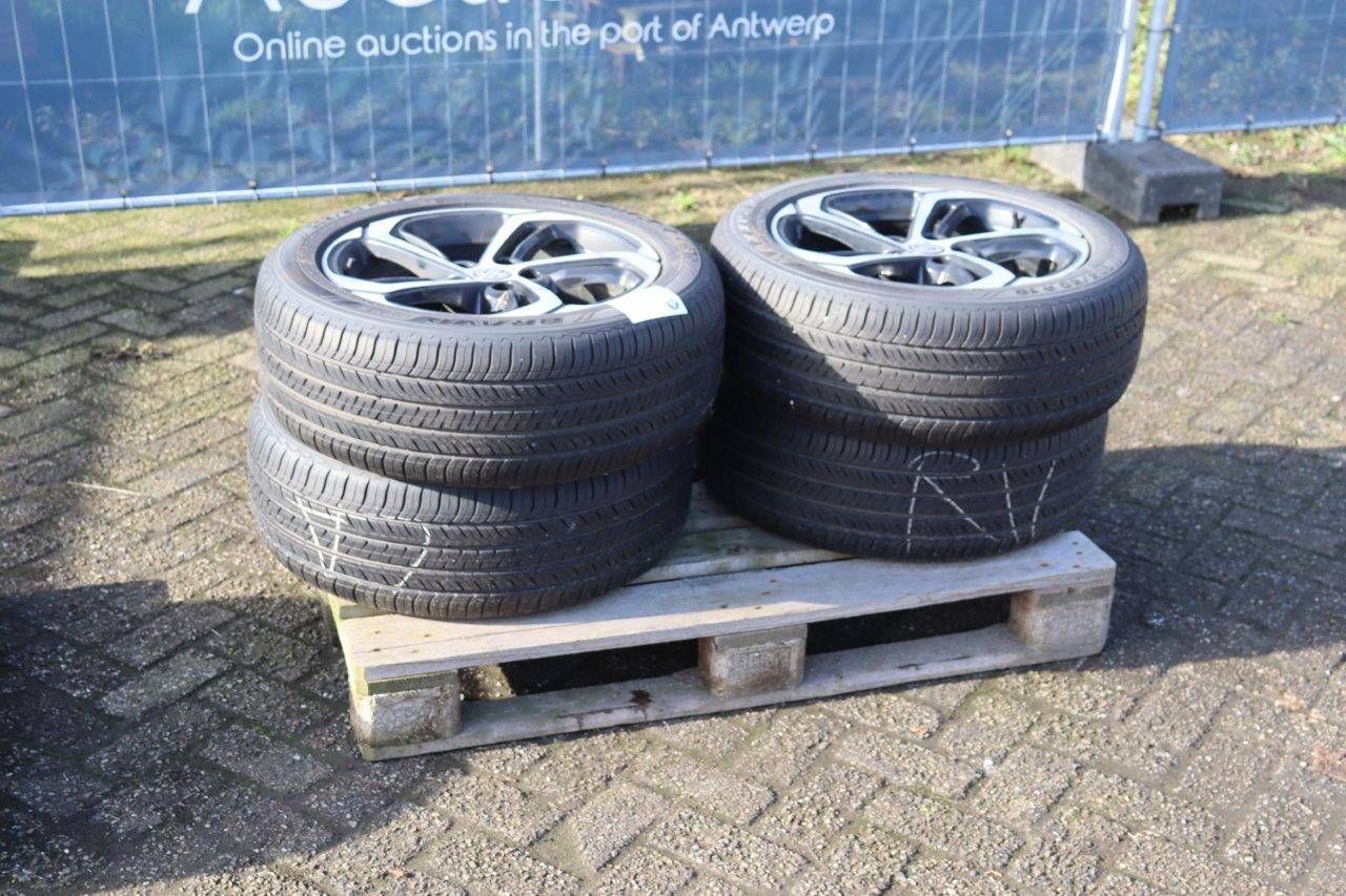 Batch of tires MG Maxxis Bravo 235/50R18 4 pieces New