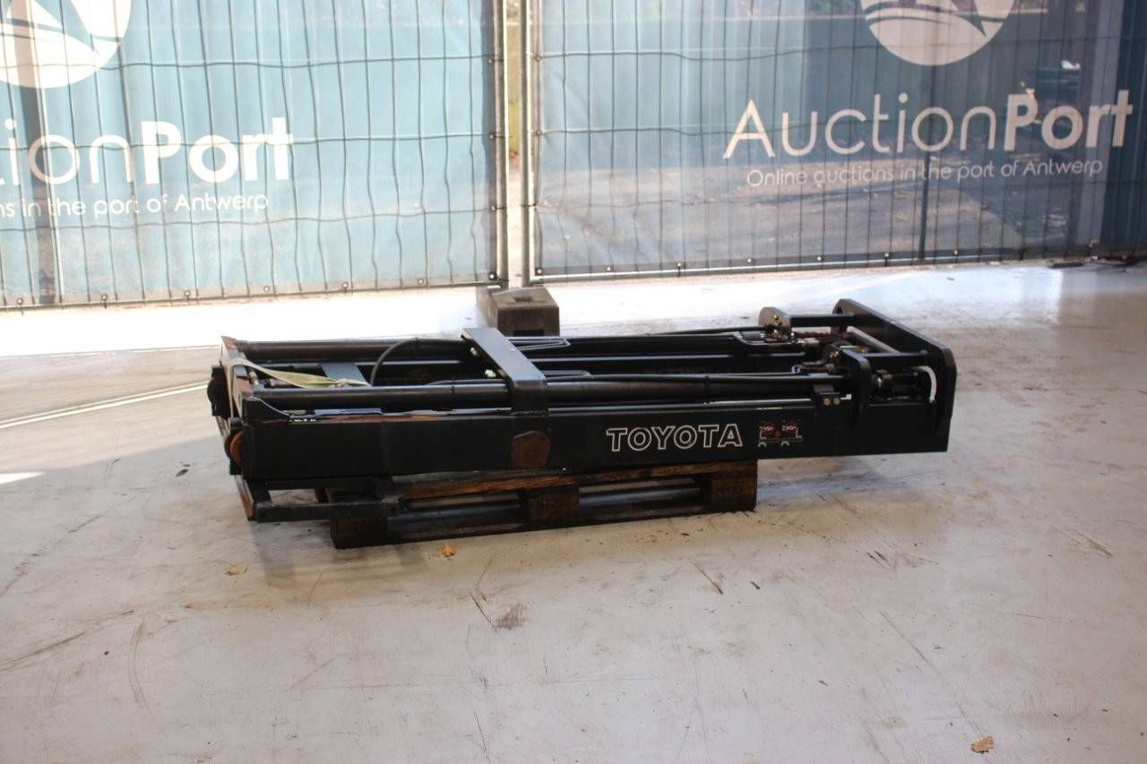 Toyota lifting mast