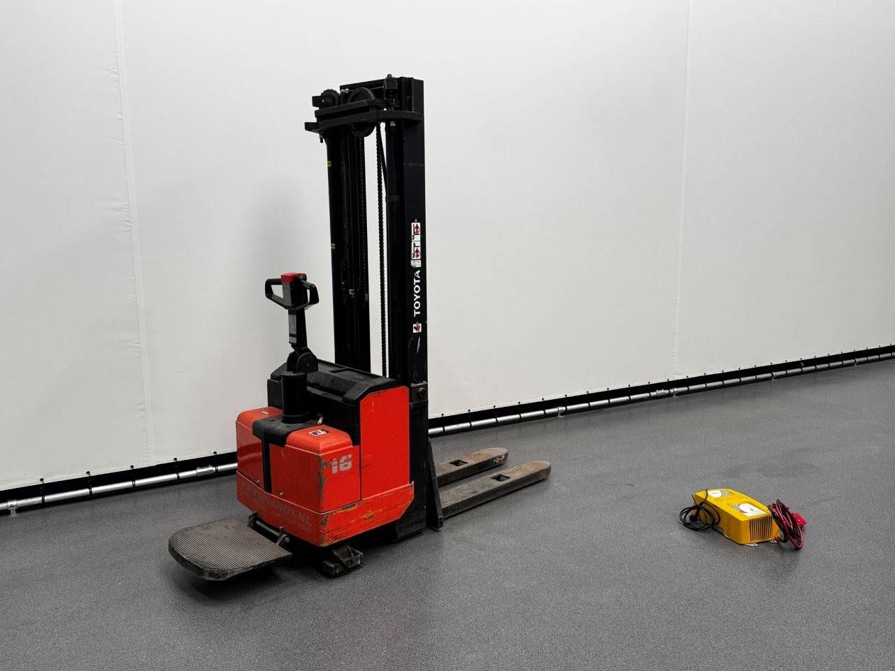 Toyota SSL16 Electric Stacker, 1600kg, 5.45m, 2000