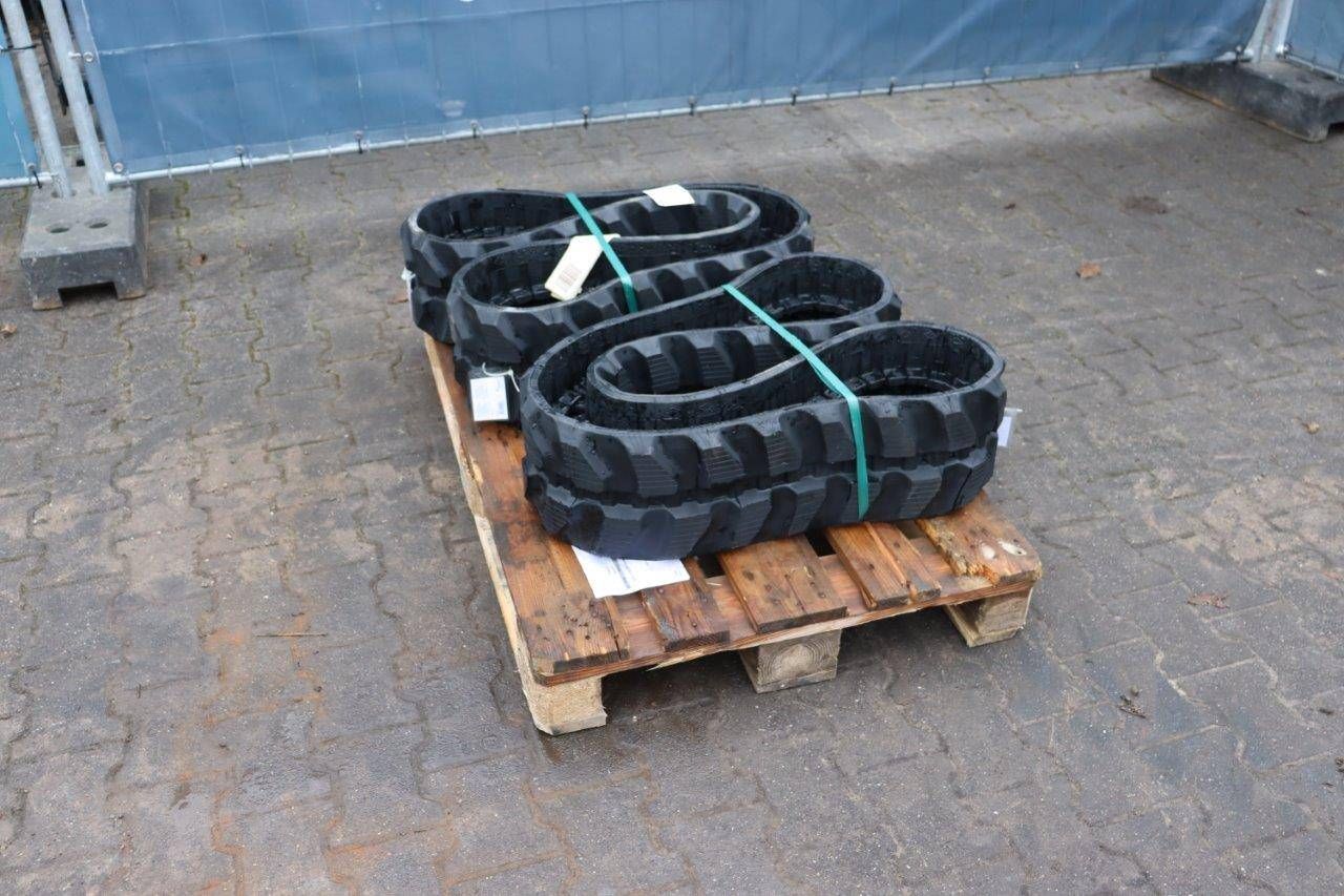 Batch of Caterpillars 230X48X68 New