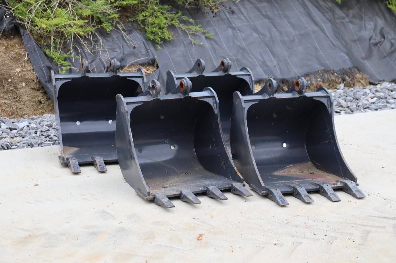 Lot of Excavator Buckets Sunward 6000kg New