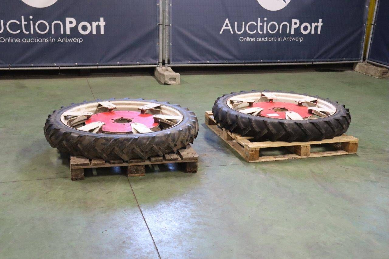Narrow Rims with tires 2 pieces (Margin)