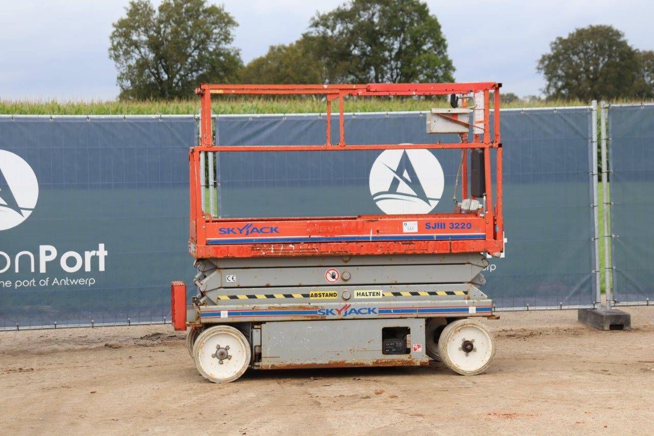 Scissor Lift Skyjack SJIII 3220 Electric 7.9m 2011