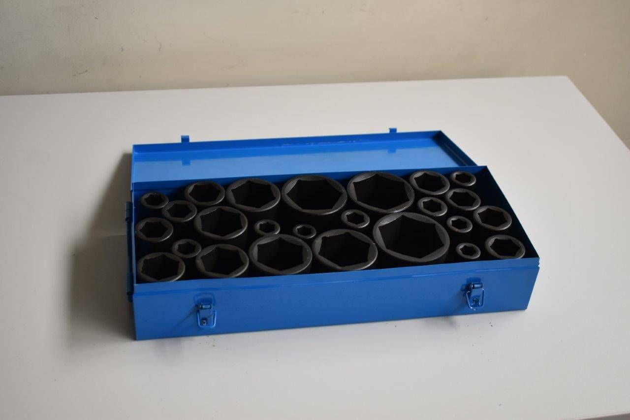 Set di prese elettriche da 25 pezzi, nuovo.