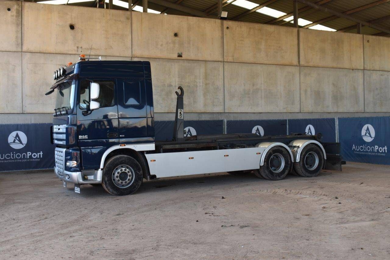Truck container system with DAF crane arm 