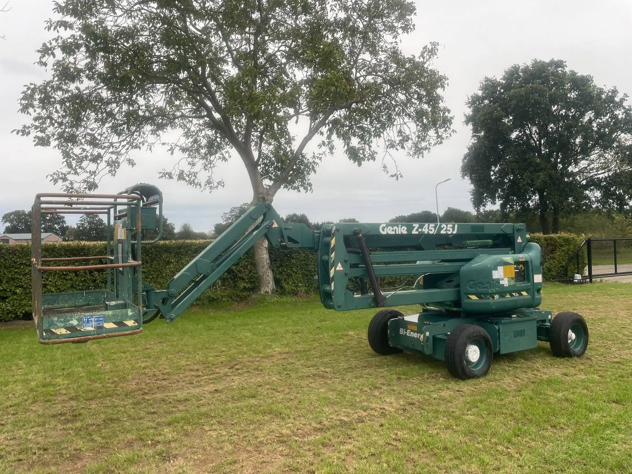 Plataforma elevadora articulada Genie Z-45/25J, eléctrica y diésel, 15,8 m, año 2001