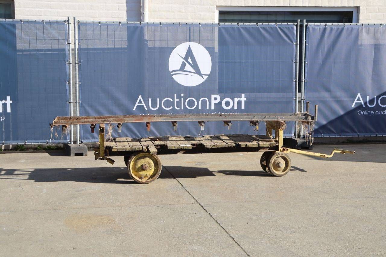 Transport trolley with roller conveyor