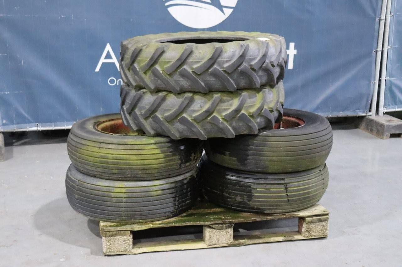 Batch of tires Pirelli 9.5 R 20