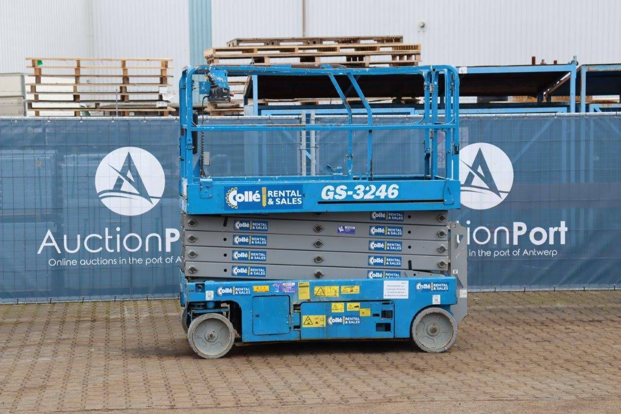 Scissor lift Genie GS3246 Electric 699kg 11.78m 2012