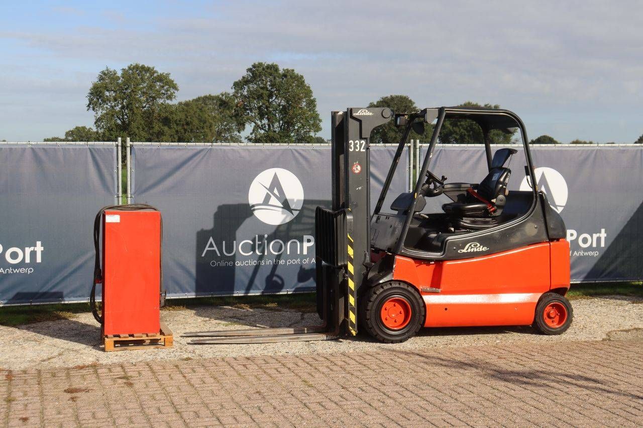 Carrello elevatore elettrico Linde E30/03/600 da 3000 kg, anno 2005