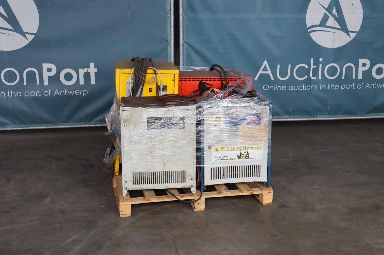 Pallet with battery chargers 4 pieces