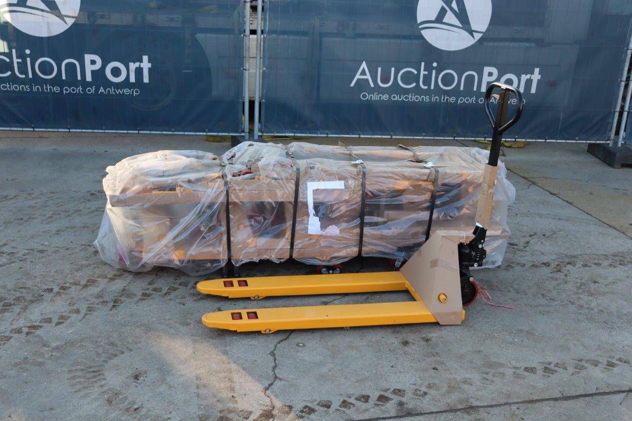 6 Hand pallet trucks New