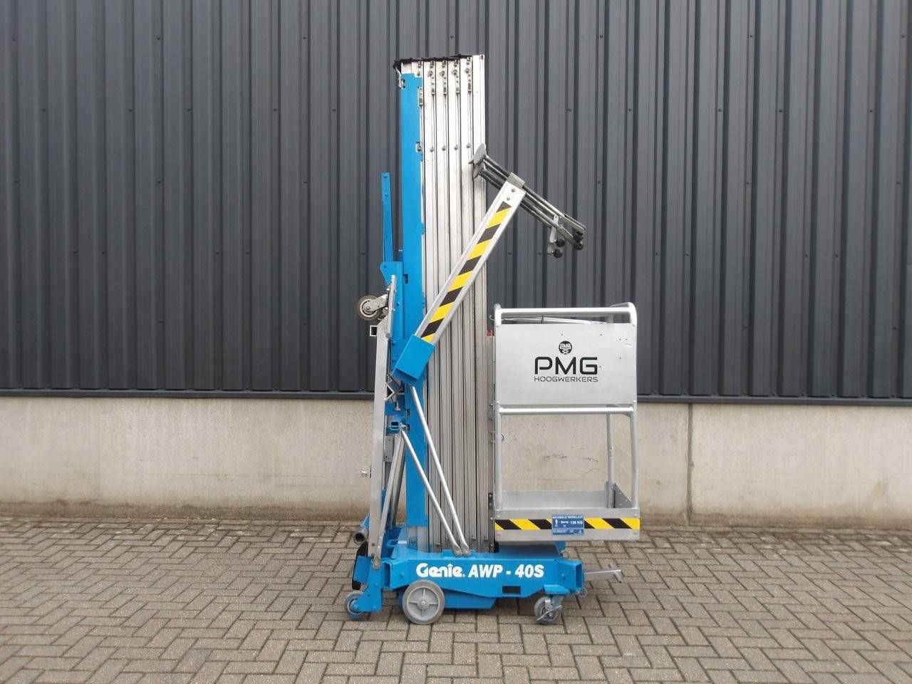 Mast lift Genie AWP-40S Electric 14.30m 2013