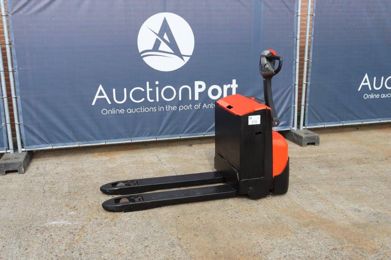 Pallet truck Toyota IWE200 Electric 2000kg 2011