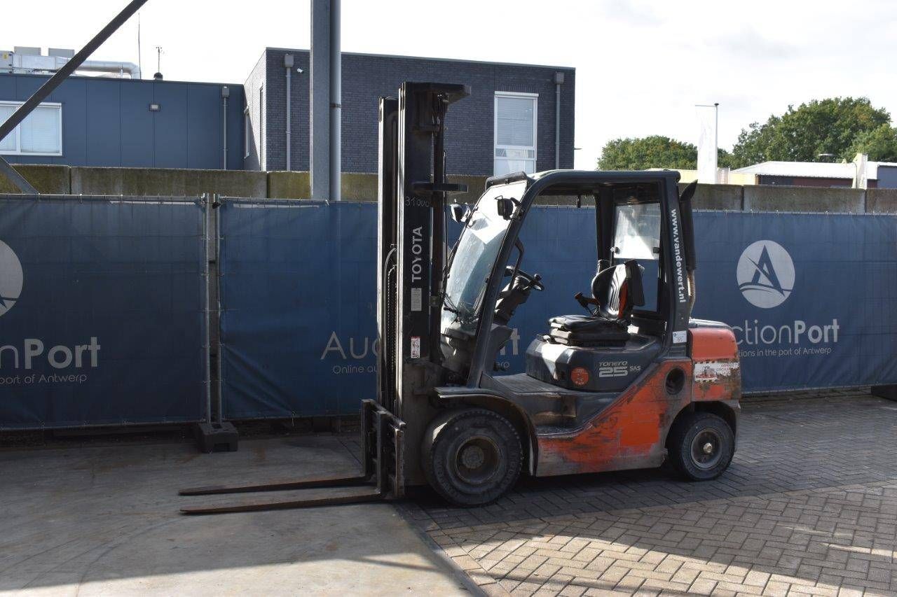 Forklift Toyota 02-8FDF25 Diesel 2500kg