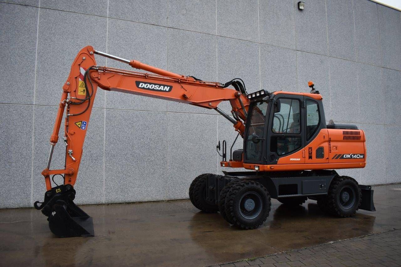 Reifenkran Doosan DX140WE Diesel Neu