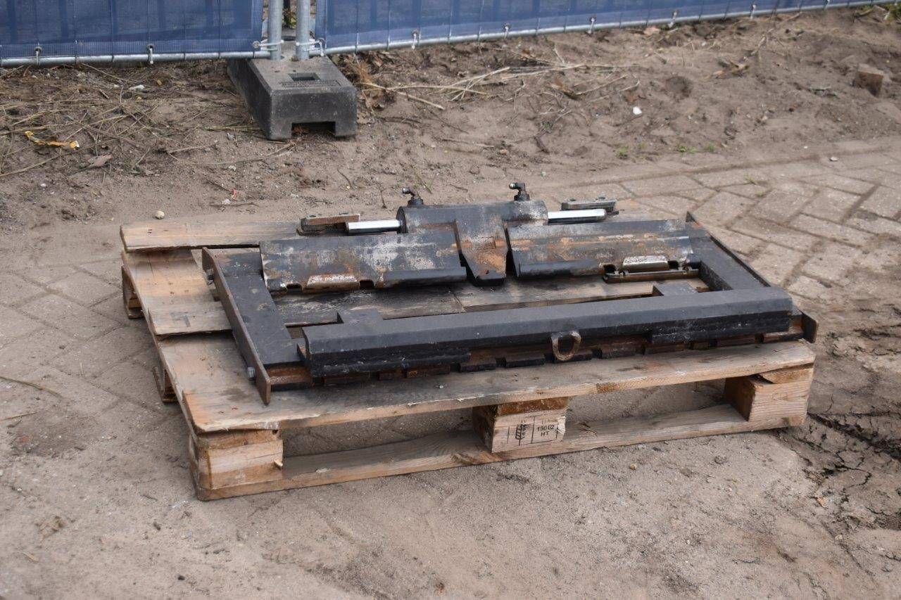 Fork carriage with sideshift