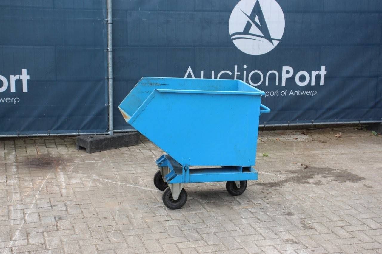 Tipping container