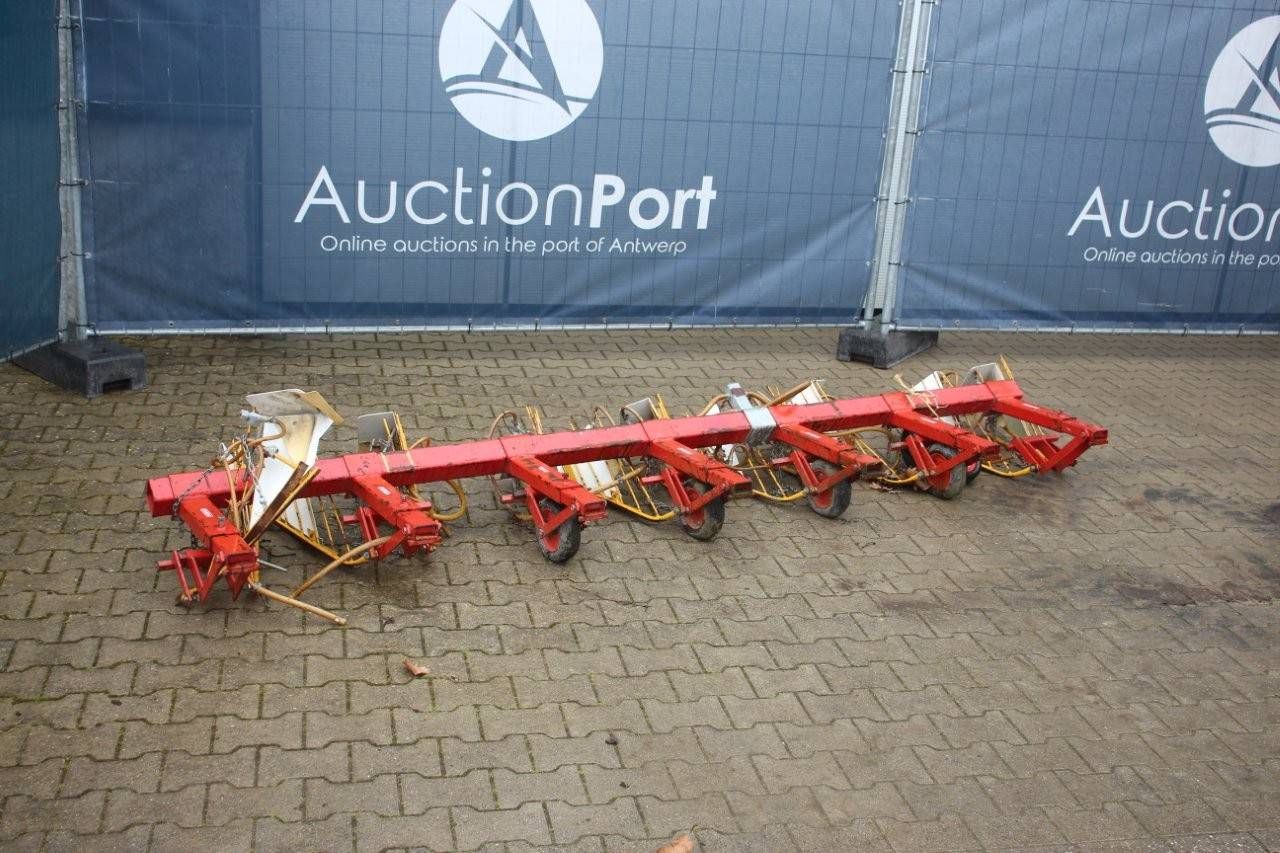 Skeketee 6-row underleaf sprayer