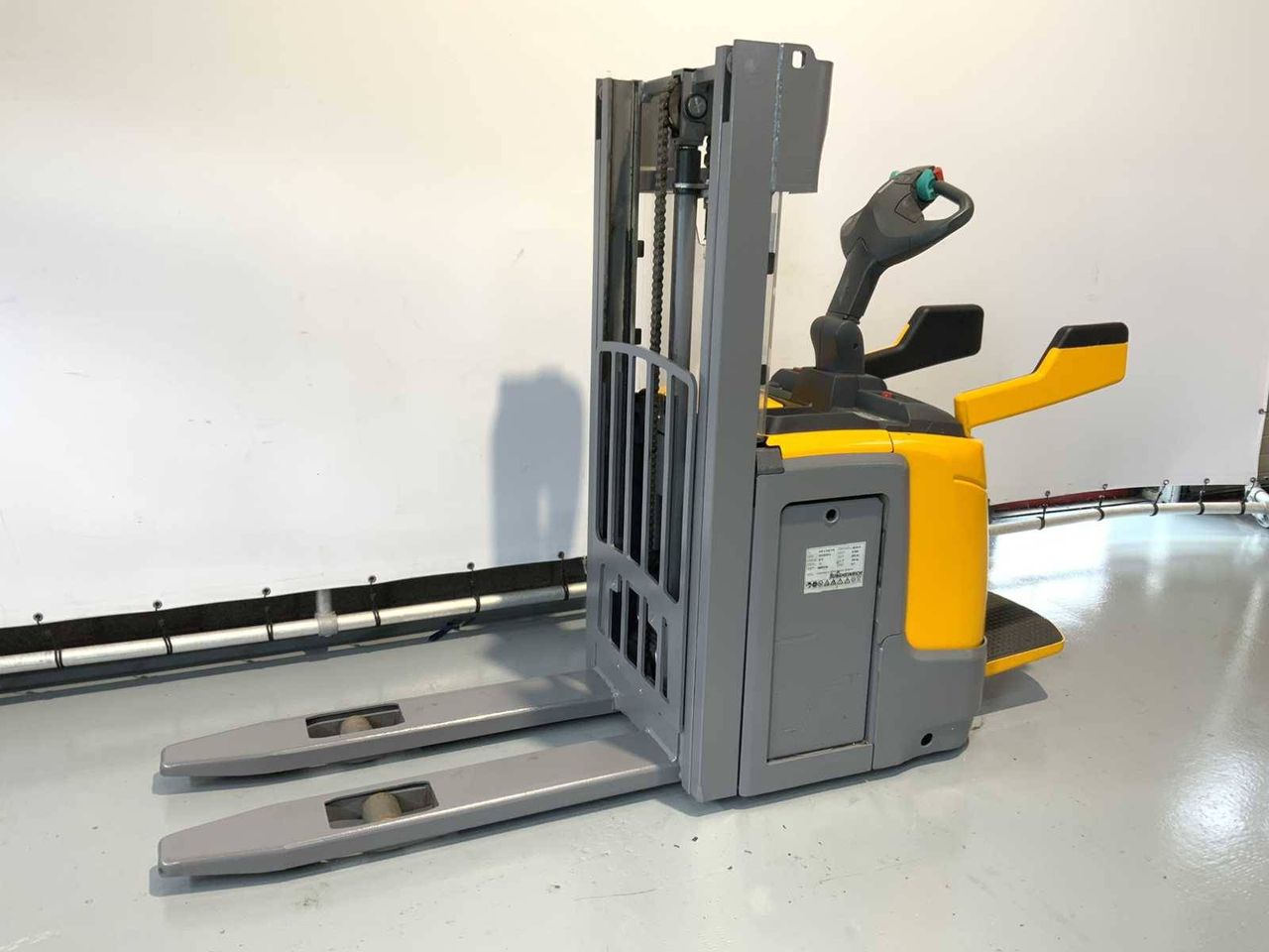 Stacker Jungheinrich ERC 212 Electric 2500kg