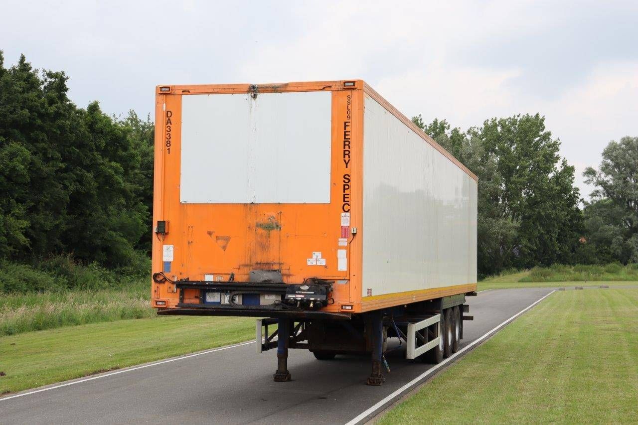 Closed Semi-trailer Gray and Adams GA3B 37000kg 2009