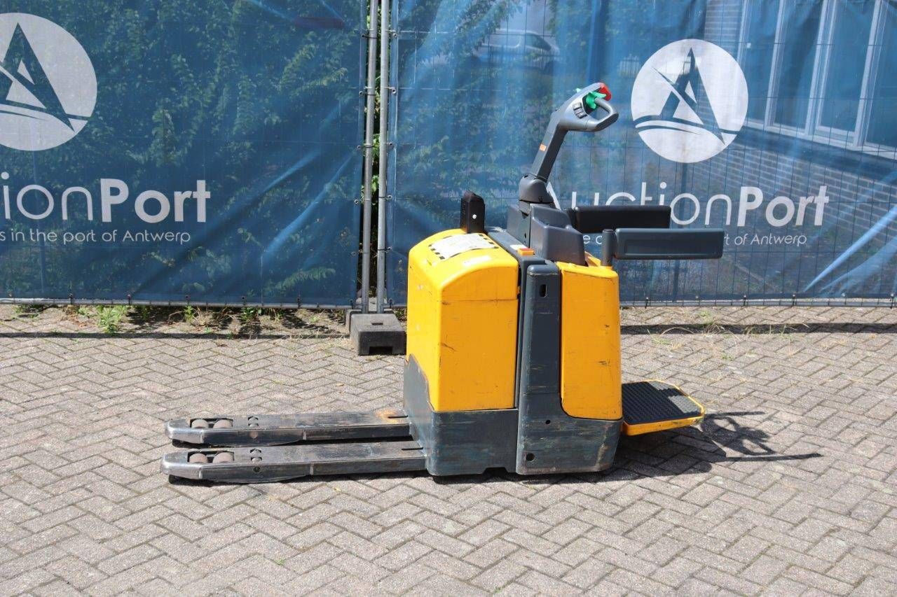 Jungheinrich ERE 224 Electric pallet truck