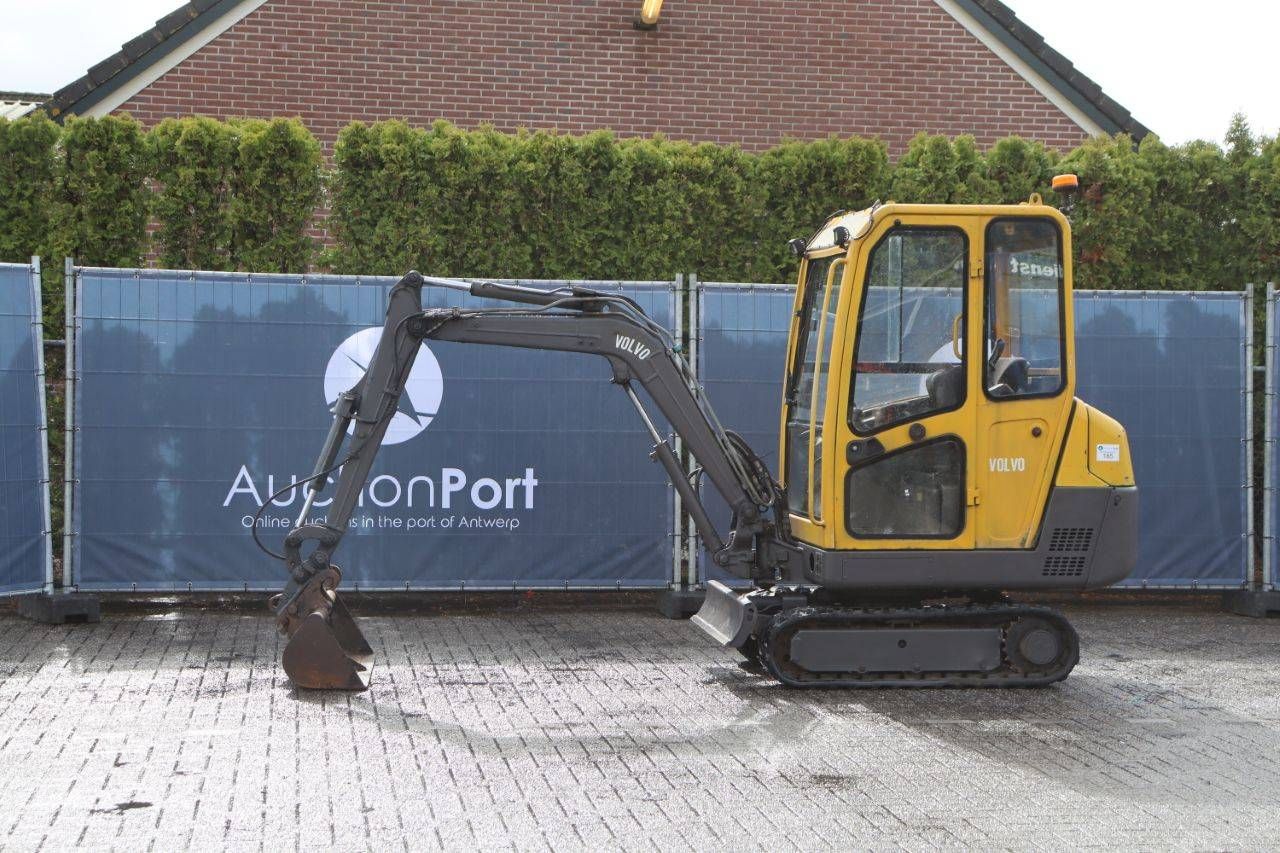 Mini excavator Volvo 261 Diesel 2000