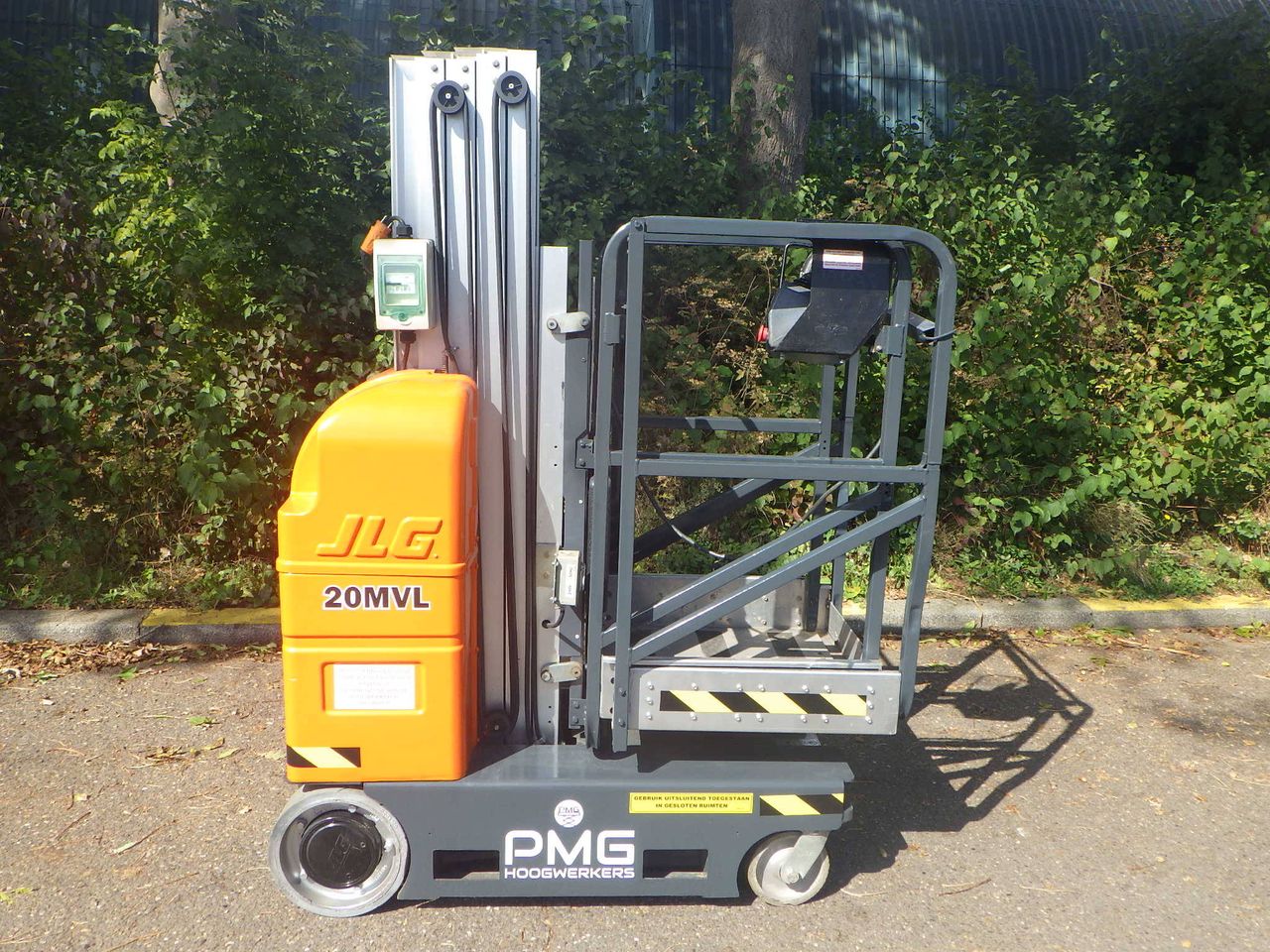 JLG 20MVL 7.98m Electric Mast Lift 2016