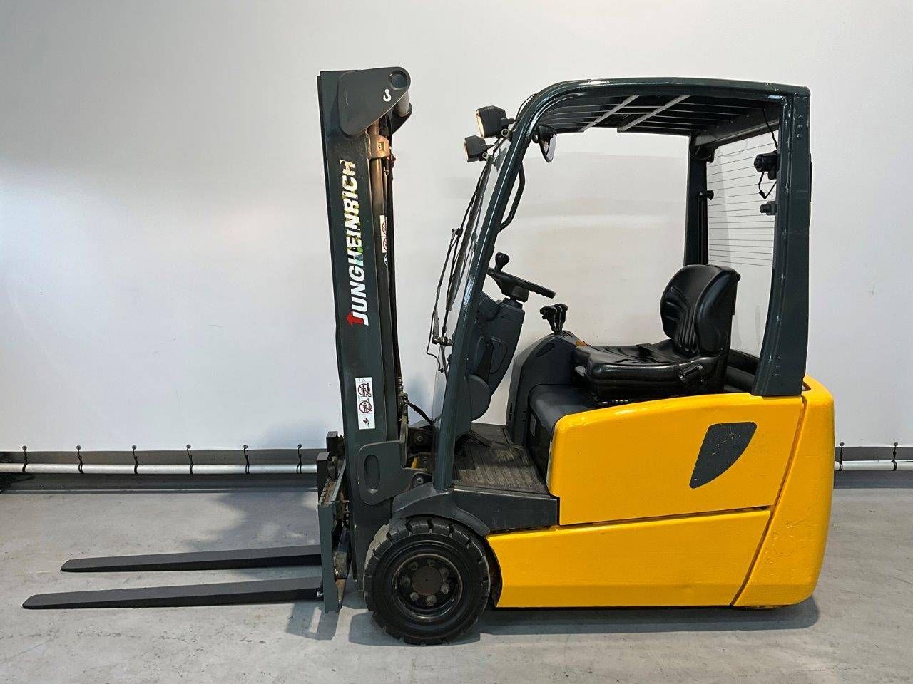 Forklift Jungheinrich EFG218K Electric 1750kg 4.5m 2004