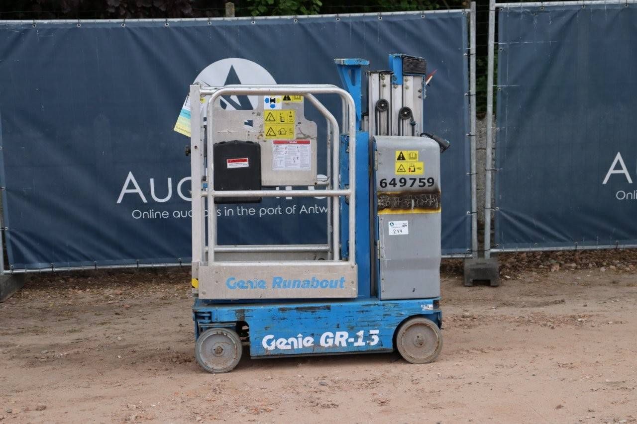 Mast lift Genie GR-15 Runabout Electric 6.47m 2015