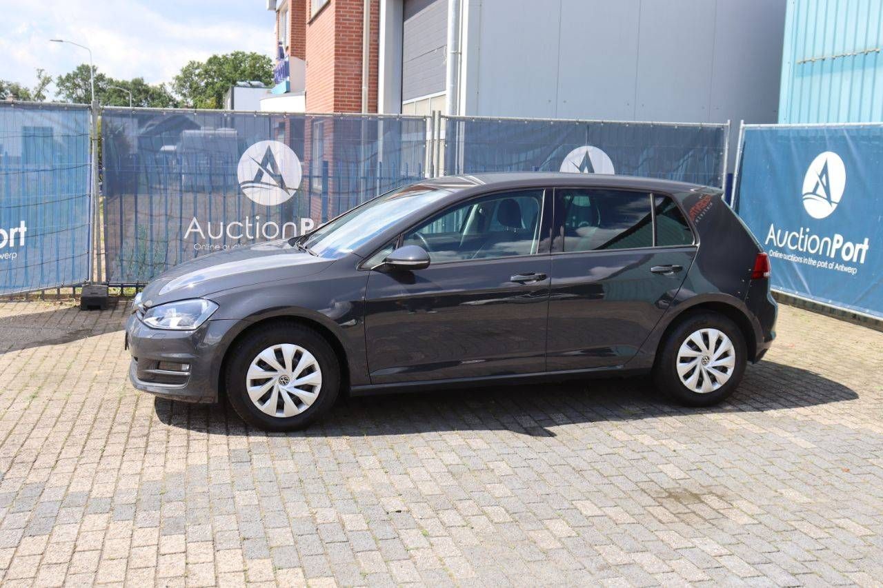 Passenger car Volkswagen Golf Petrol 86hp 2014