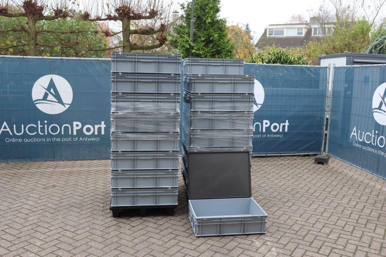 Batch of plastic boxes English-E-Line