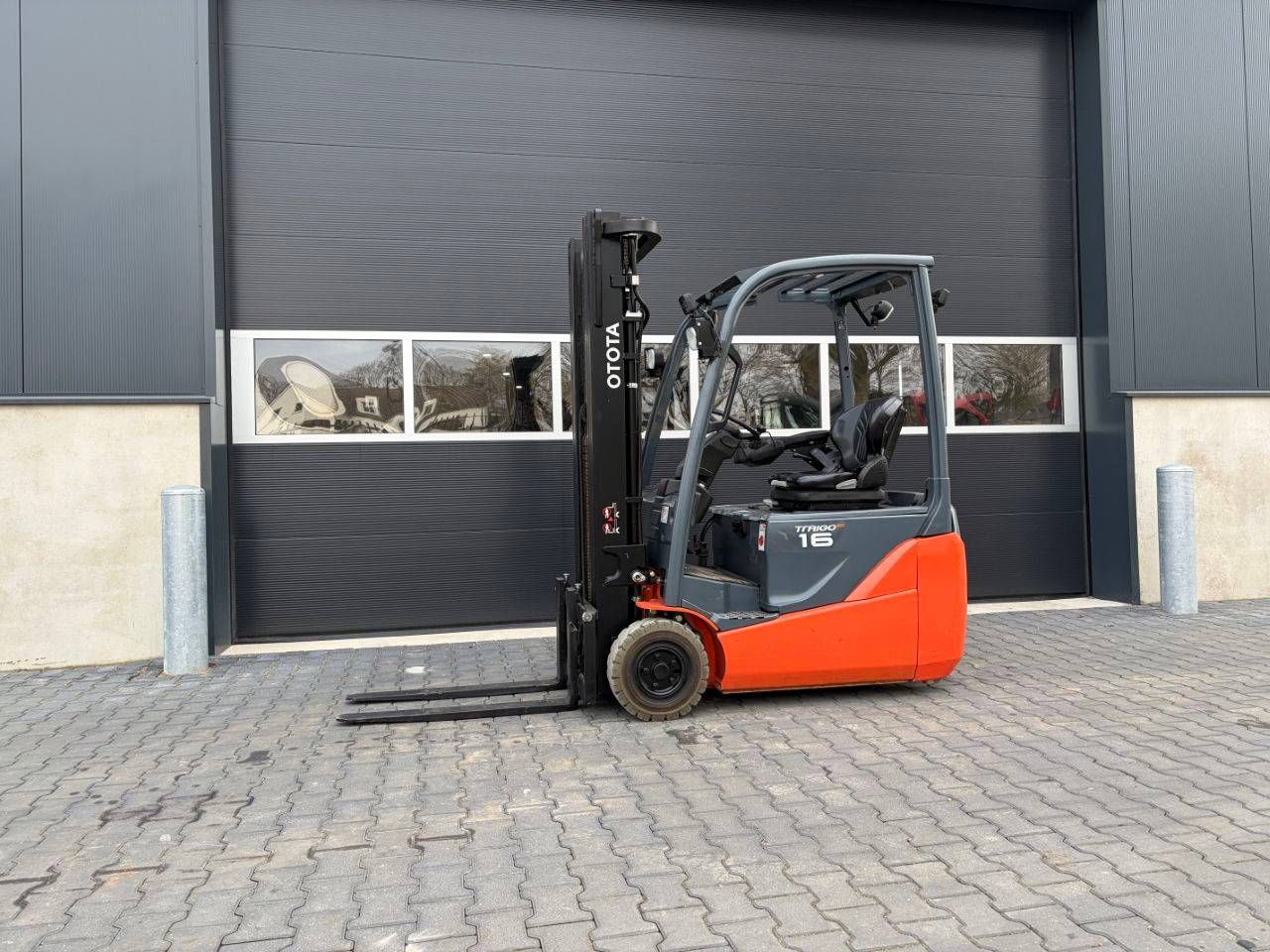 Toyota 8FBEK16T Electric Forklift 1600kg 5.0m 2017