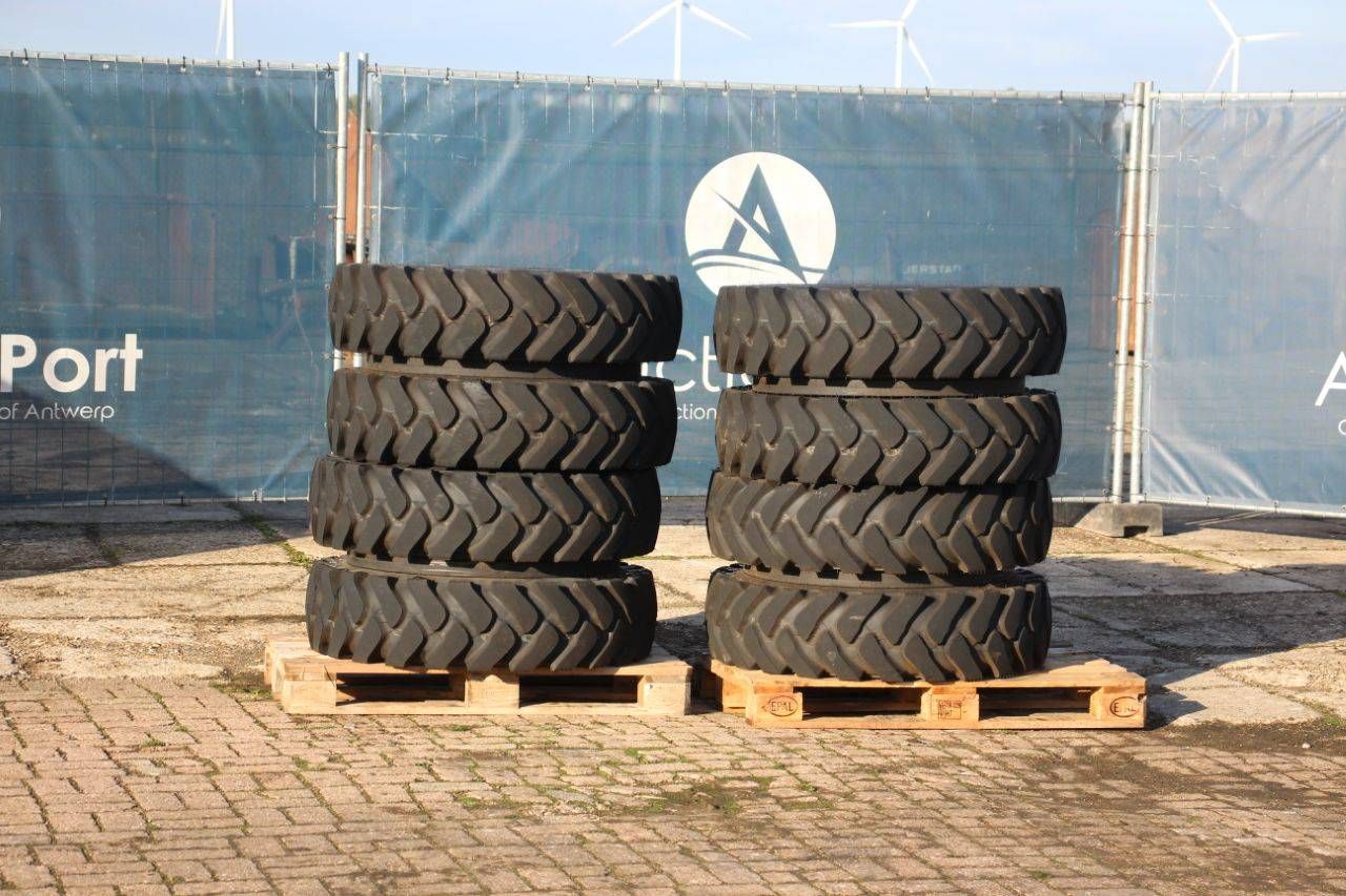 Set of tires KUMHO 10.00-20 on rims 8 pieces New