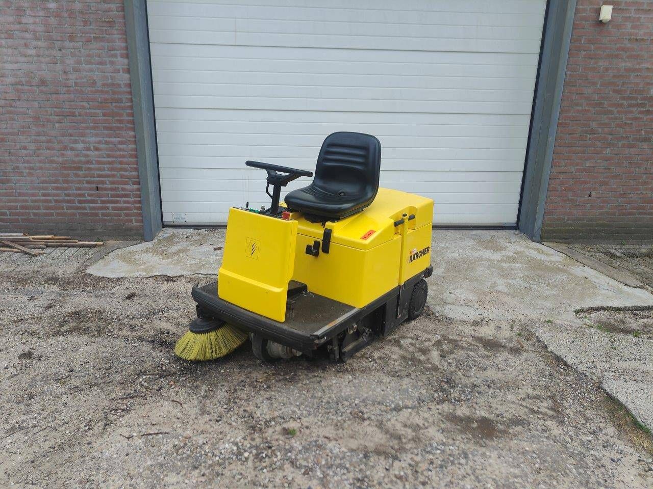 Sweeper Karcher KMR 1200 BAT Electric 24V 1997