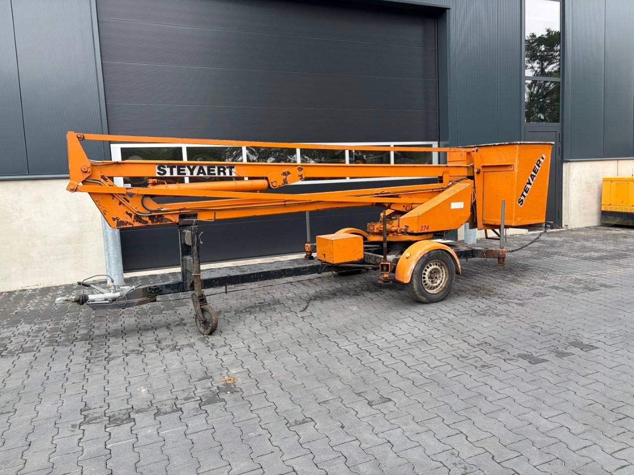 Custers R170-11 Trailer-mounted aerial platform 1983