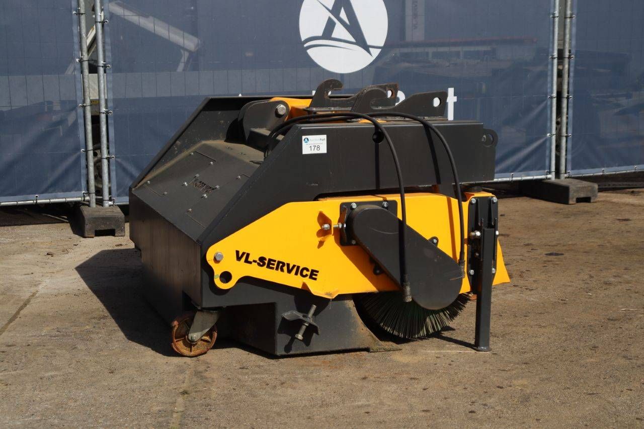 Sweeper Brush Attachment VL-Service