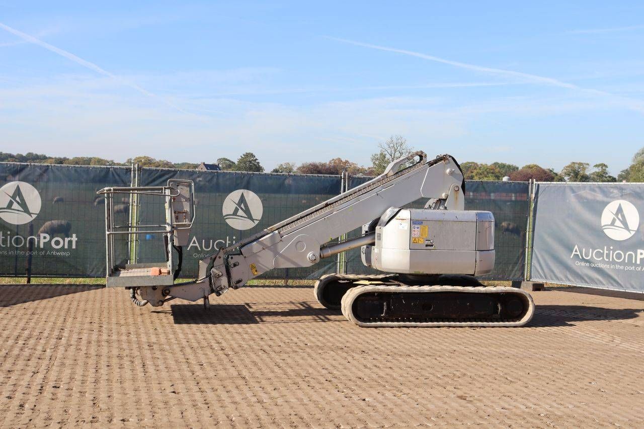 Nacelle télescopique diesel Hitachi HX99B de 11,7 m